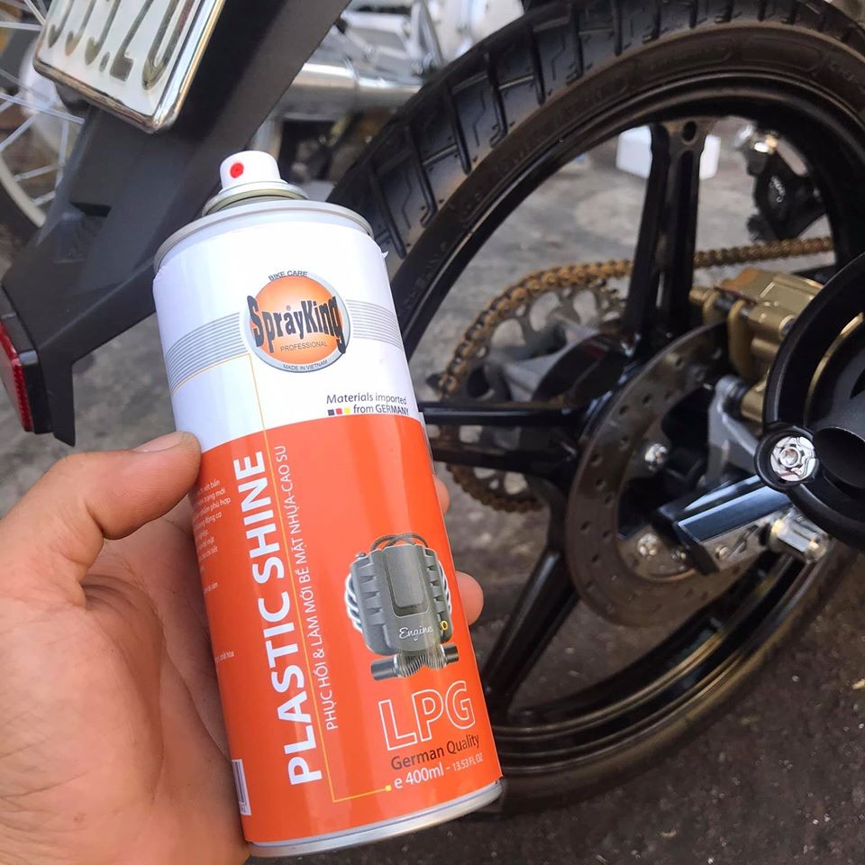 Phục hồi nhựa nhám và làm đen lốp Sprayking 400ml, hiệu quả ngay sau khi dùng