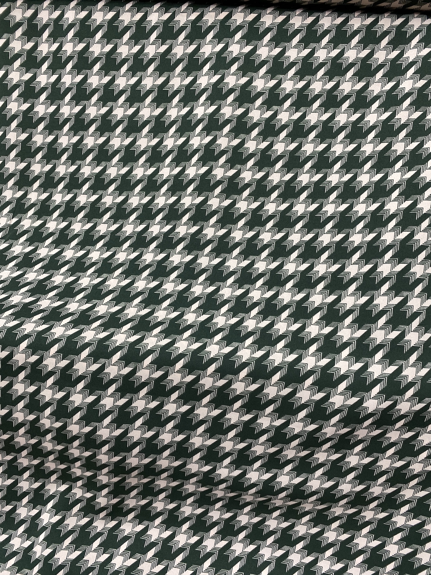 Vải lụa trượt hoạ tiết houndstooth xanh rêu MS3270