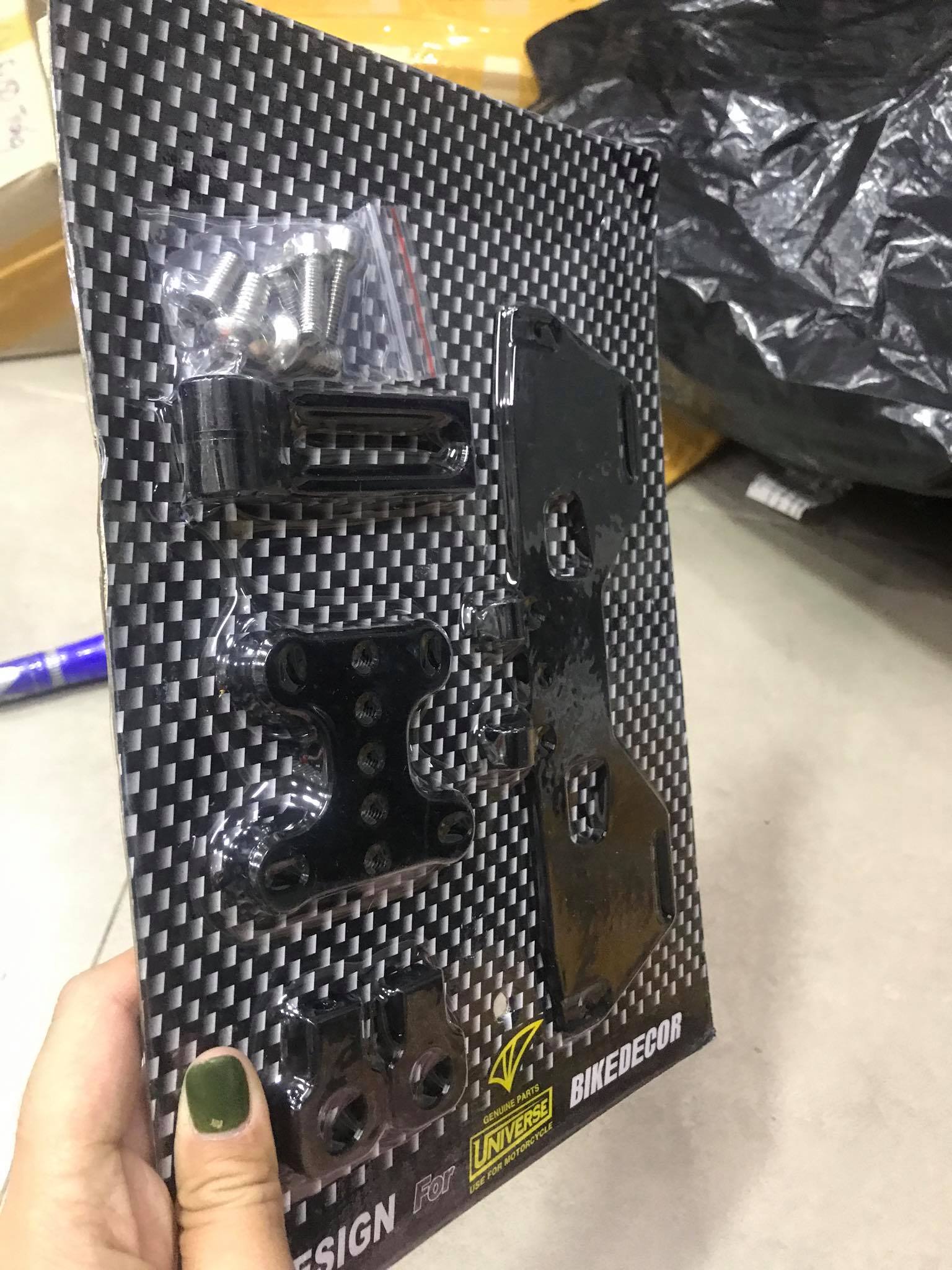 Pát/ Bass biển số nhôm CNC kiểu gấp xe R15V3 sản phẩm lắp ráp