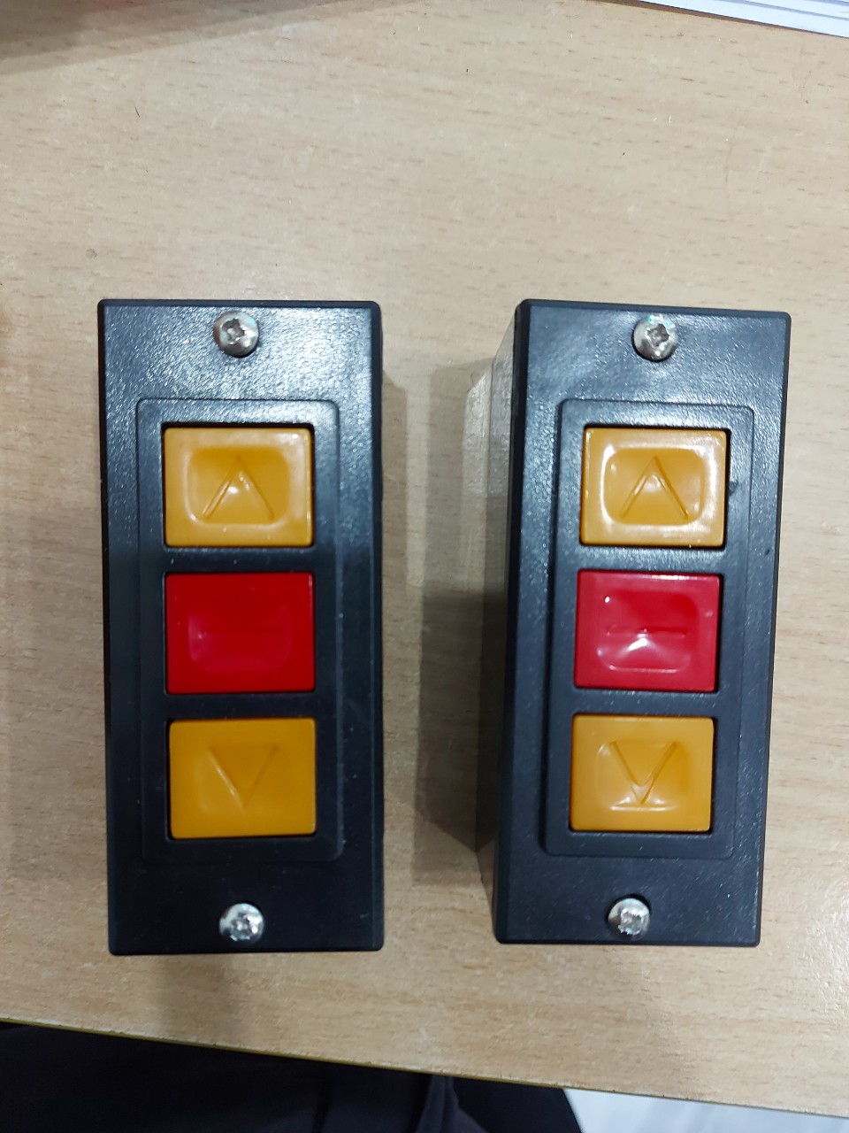 Nút nhấn điều khiển cửa cuốn