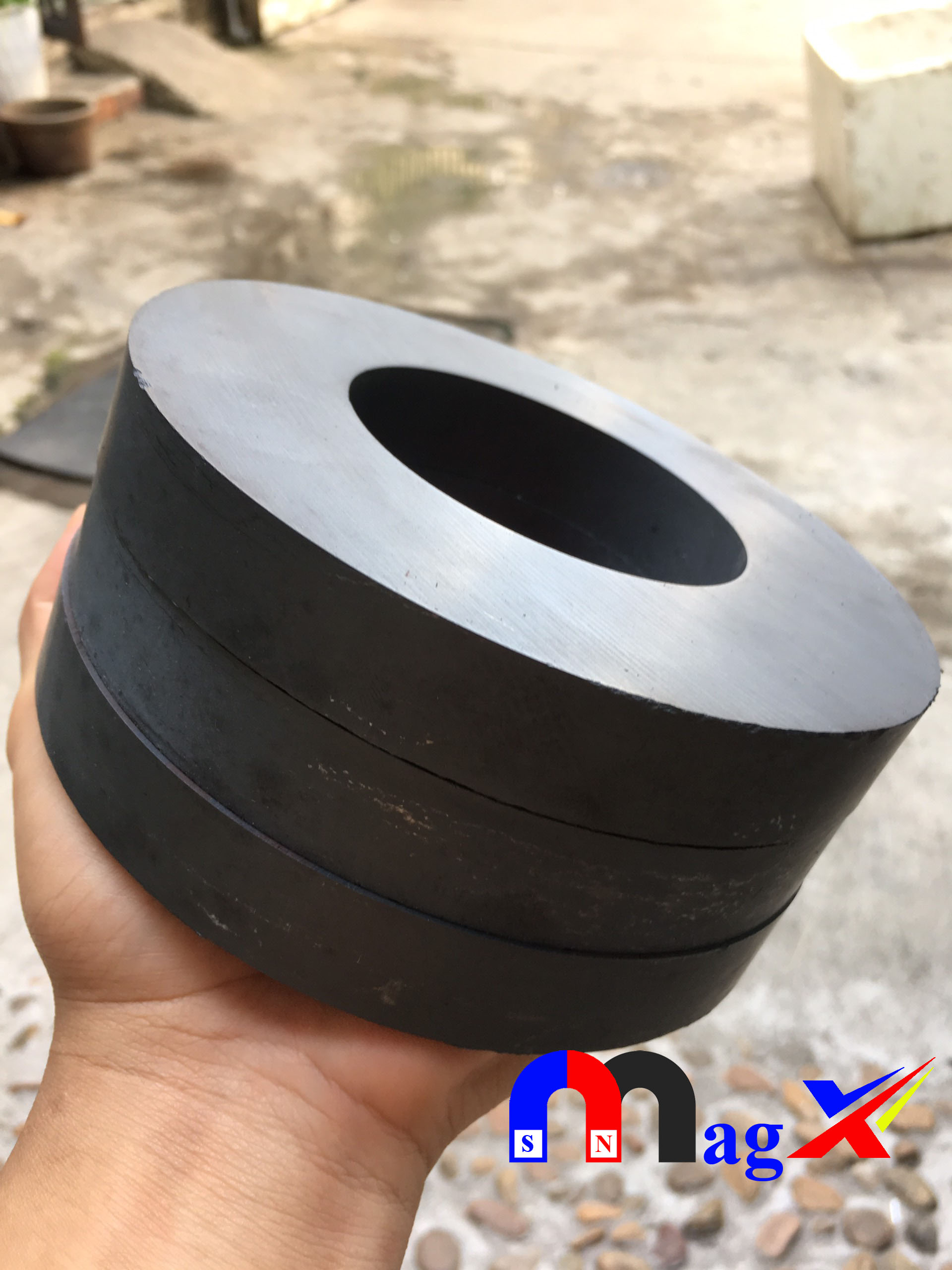 [HCM]Nam Châm Ferrite Ø 140x20 Lỗ 60 - Nam Châm Đen Y30