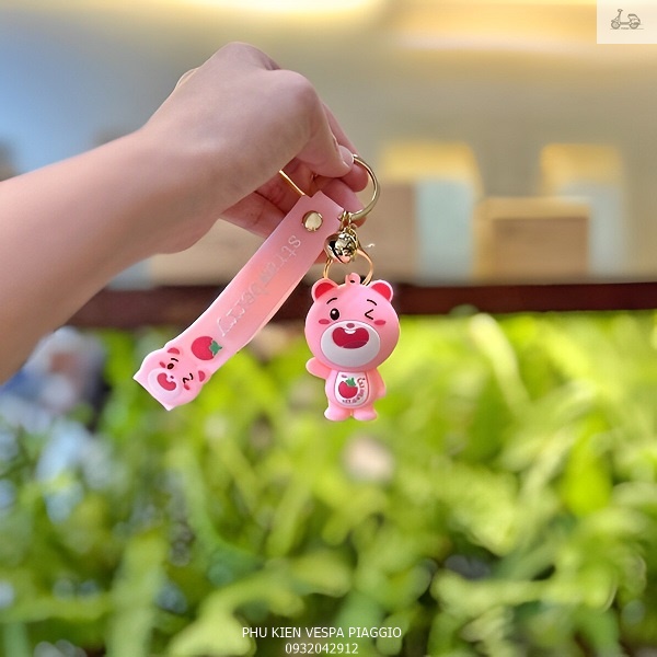 Móc khóa gấu dâu hồng lotso 2023