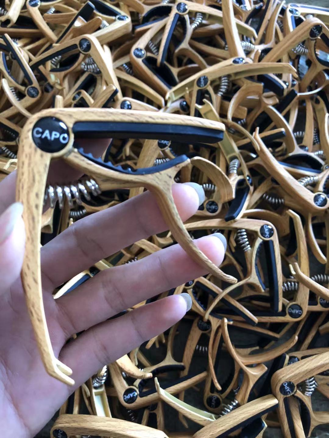Capo Đàn Guitar Acoustic / Vân Gỗ Cao Cấp