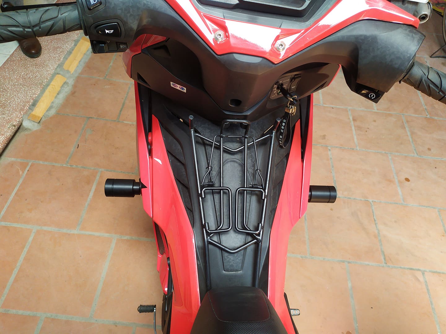 Chống đổ khung Winner X