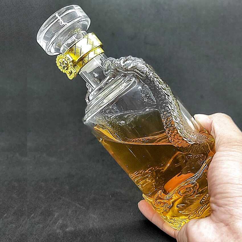 Vỏ Chai Đựng Rượu 500ML cao cấp mẫu rồng nổi - Chai Thủy Tinh Đựng Rượu - Bình Đựng Rượu Thủy Tinh (C3)
