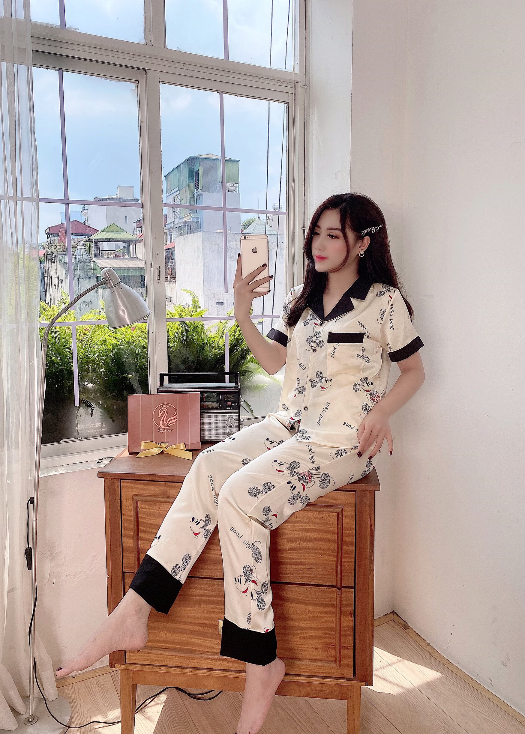 Bộ ngủ pijama lụa mickey phối cổ cộc dài
