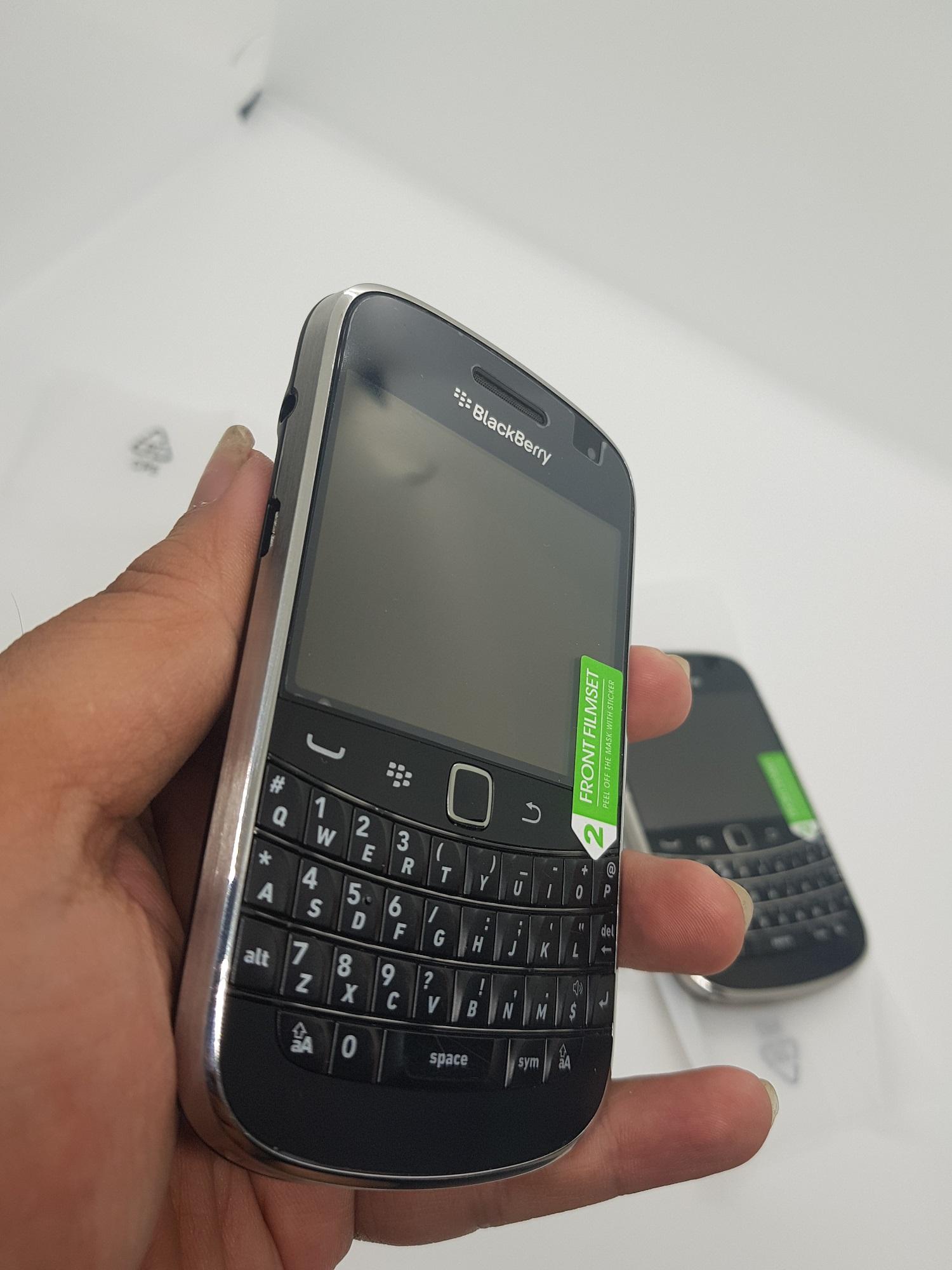 Điện thoại BB 9900