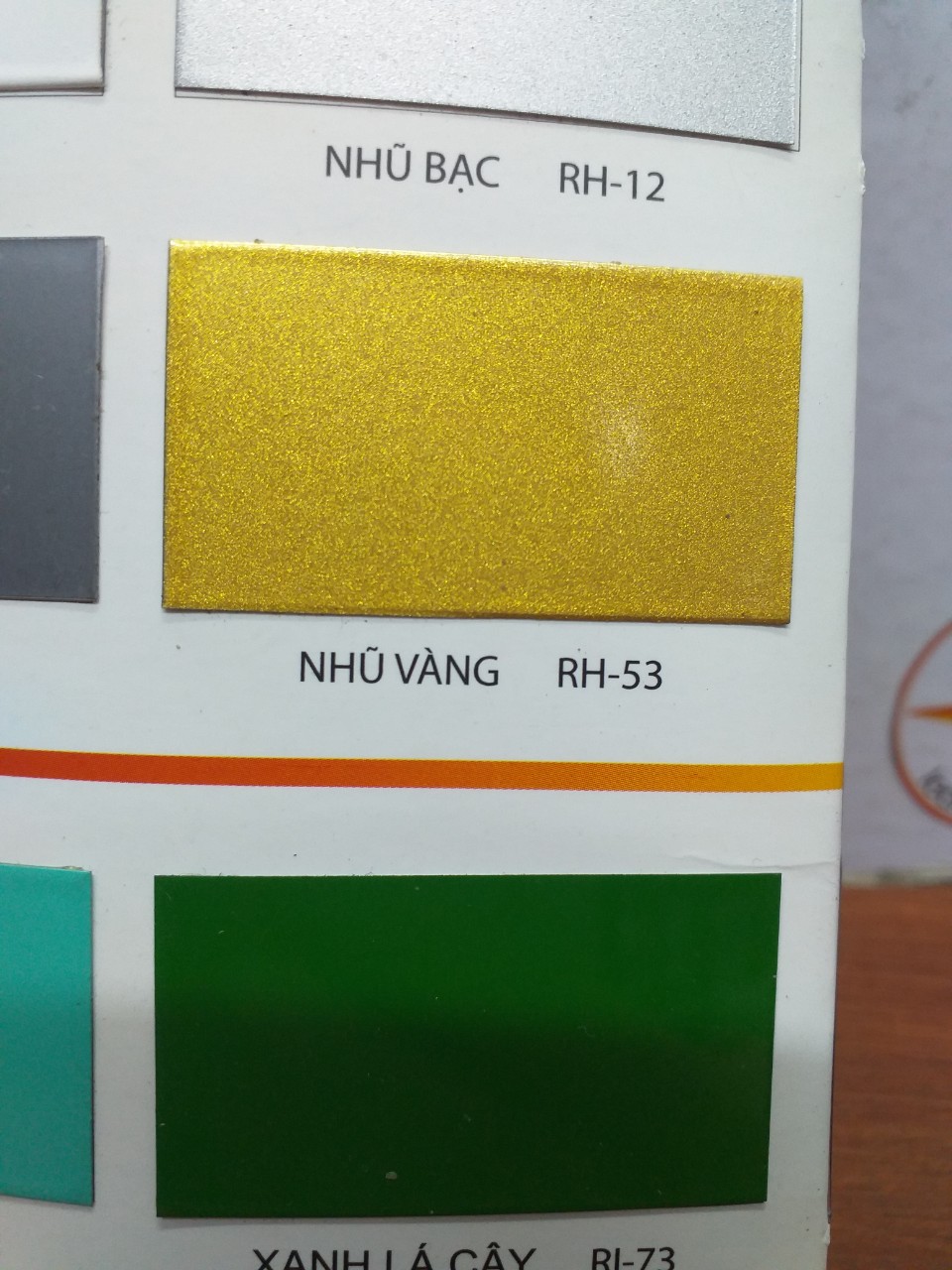Sơn epoxy màu nhũ vàng 24K Rồng Đỏ 1L