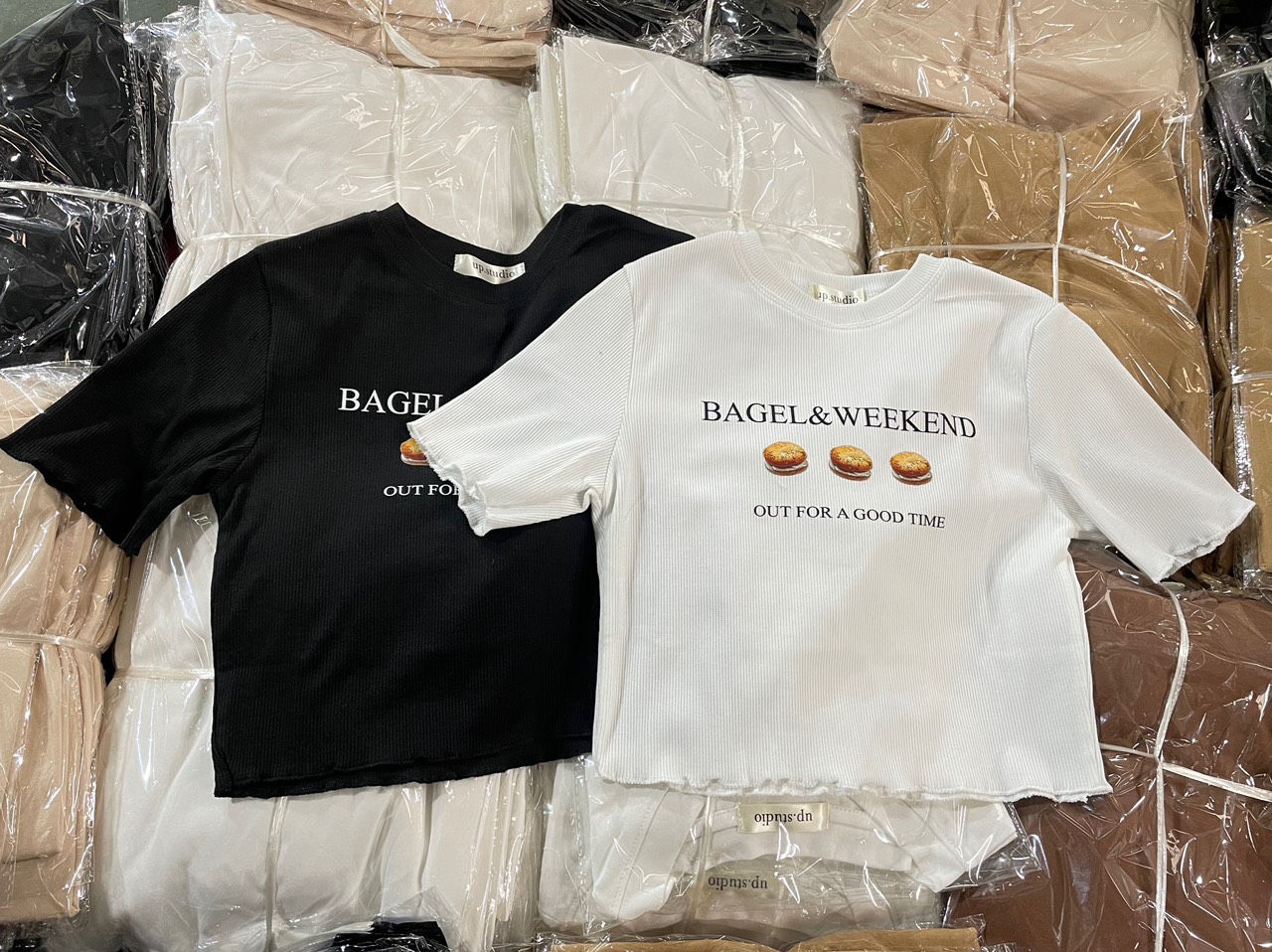 Áo croptop nữ in Bagel Weekend viền bèo AocrtINBAGEL056