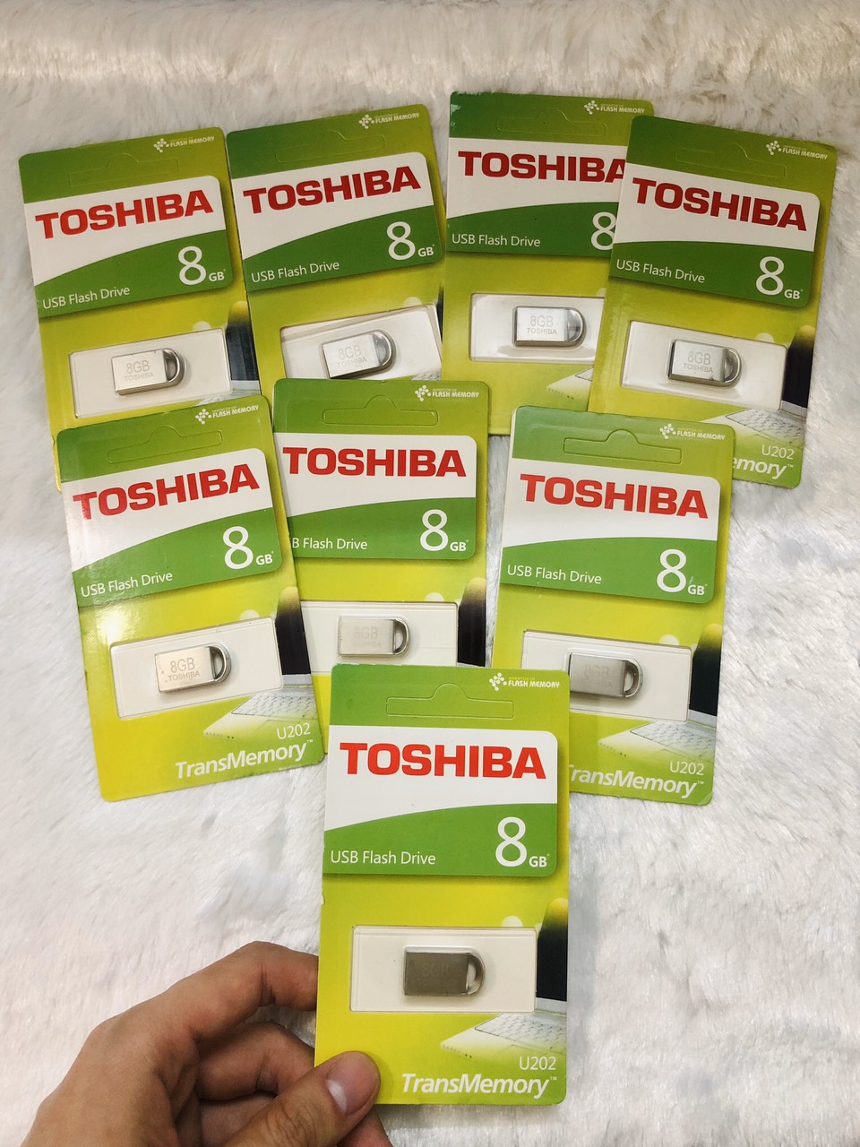 USB TOSHIBA U202 - 8G CHỐNG NƯỚC - SP000384