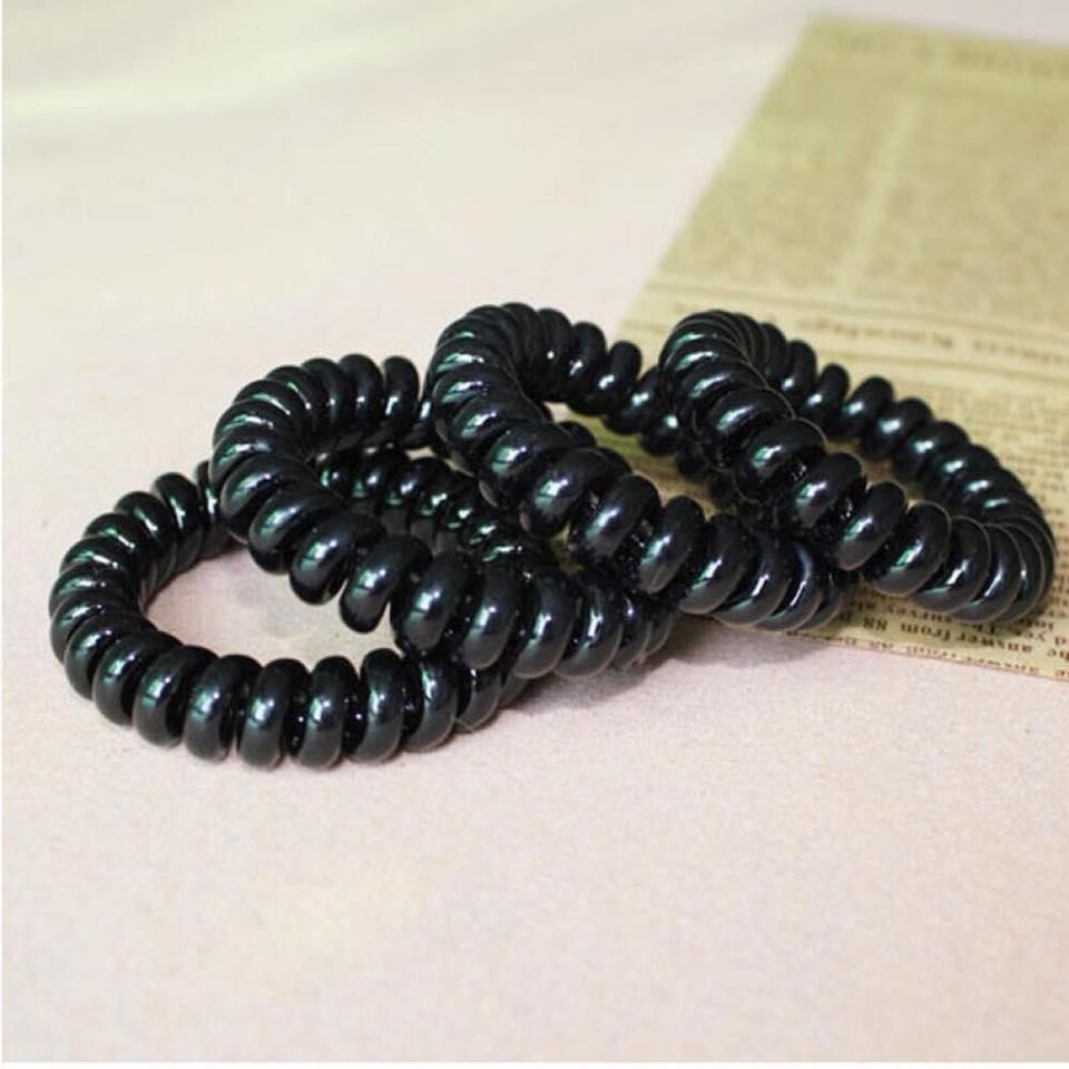 Set 2 chiếc cột tóc lò xo tiện lợi, giao màu đen.