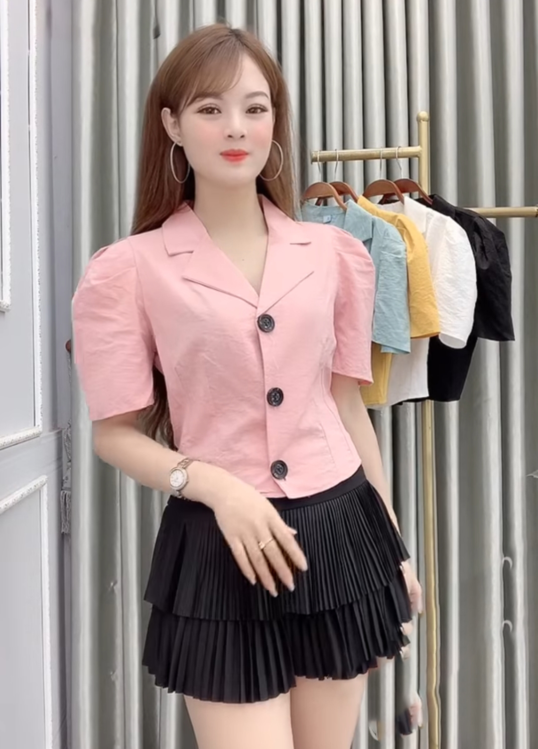 Áo croptop cổ vest phối nút