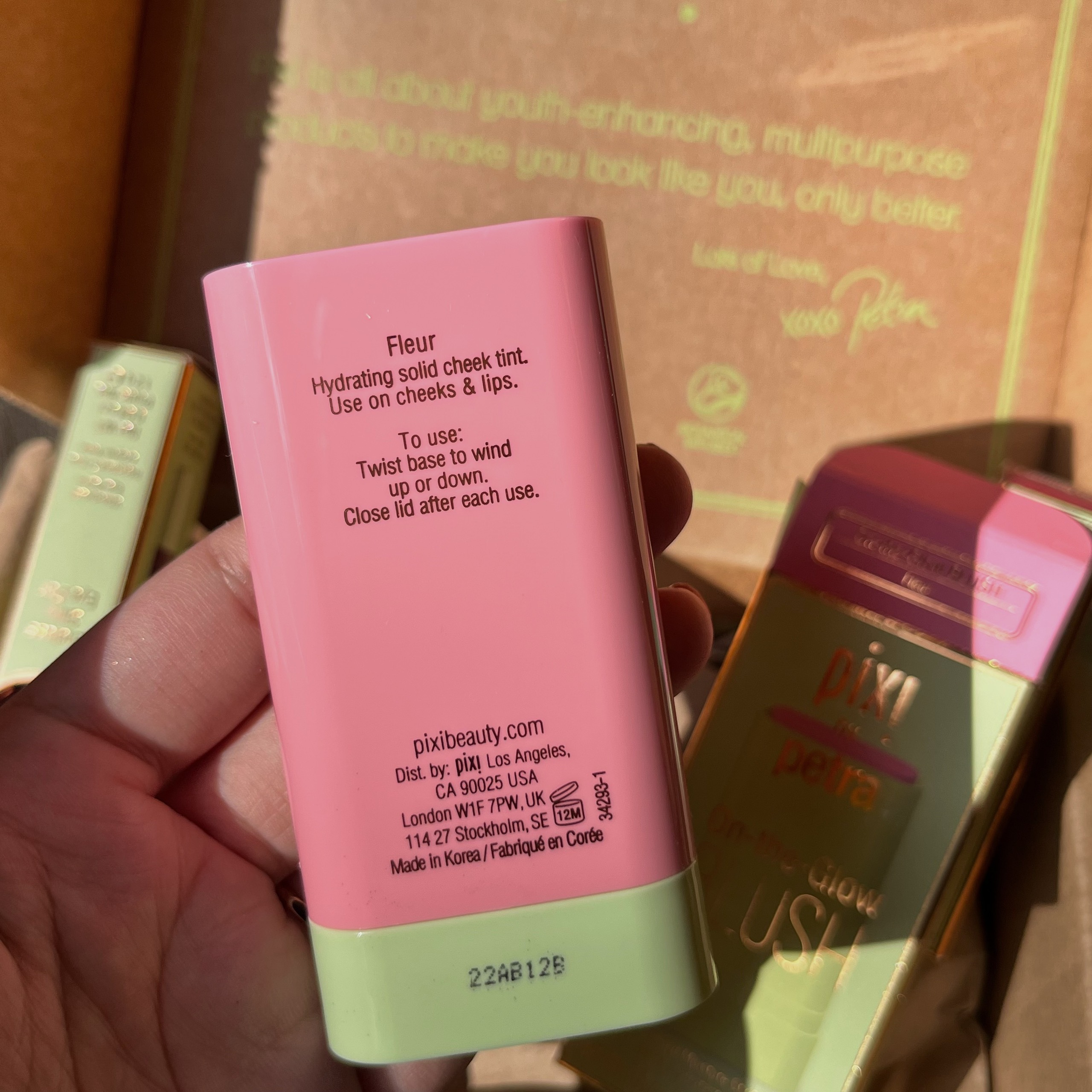 Má hồng dạng thỏi Pixi On-the-Glow Blush