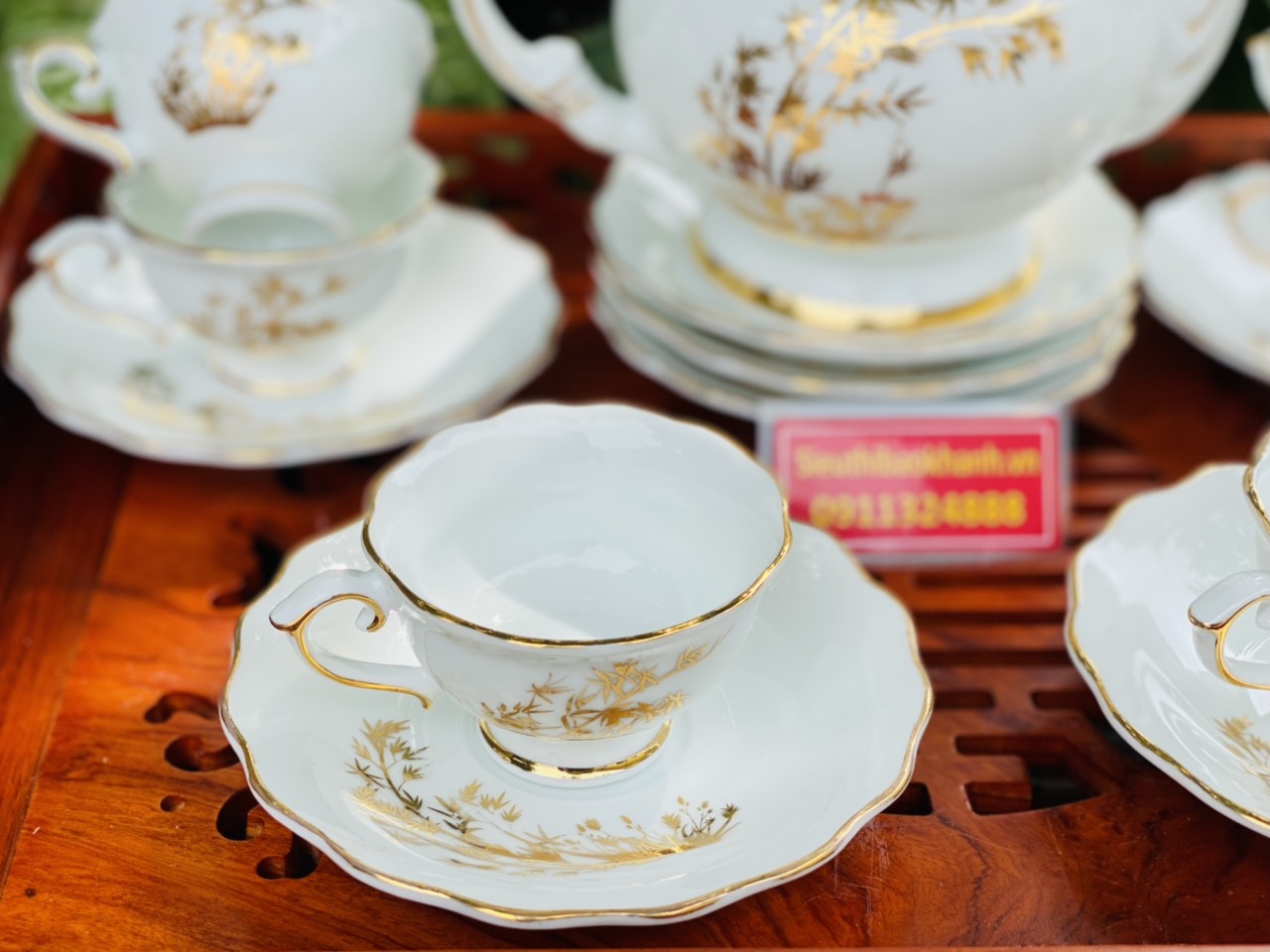 Gốm sứ Bát Tràng ấm chén họa tiết cây tre vàng