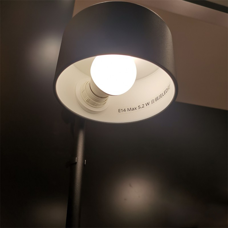 Đèn bàn làm việc đọc sách Lovmanad IKEA