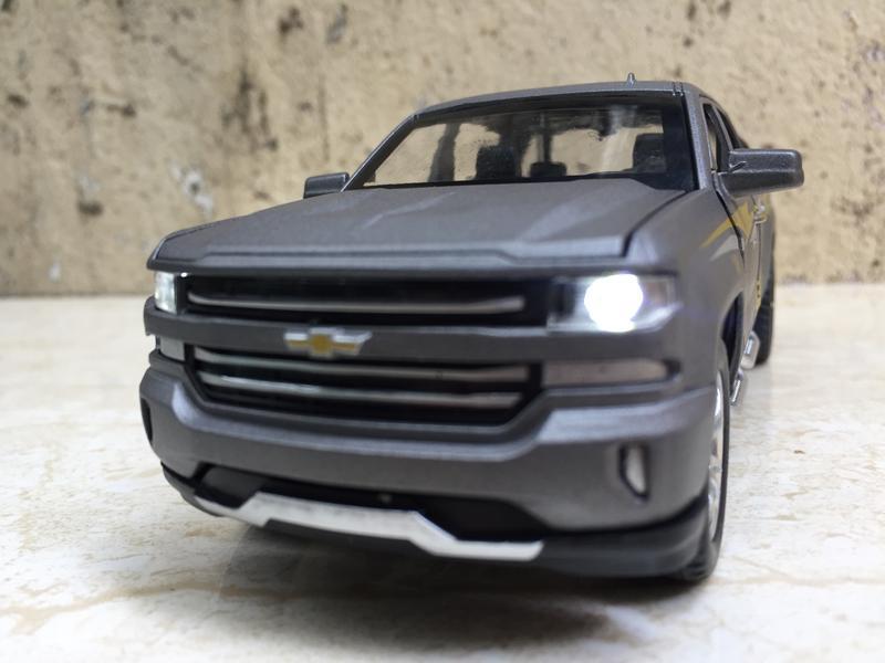 [HCM]Mô hình xe  Chevrolet SILVERADO 1500 2020 1:32