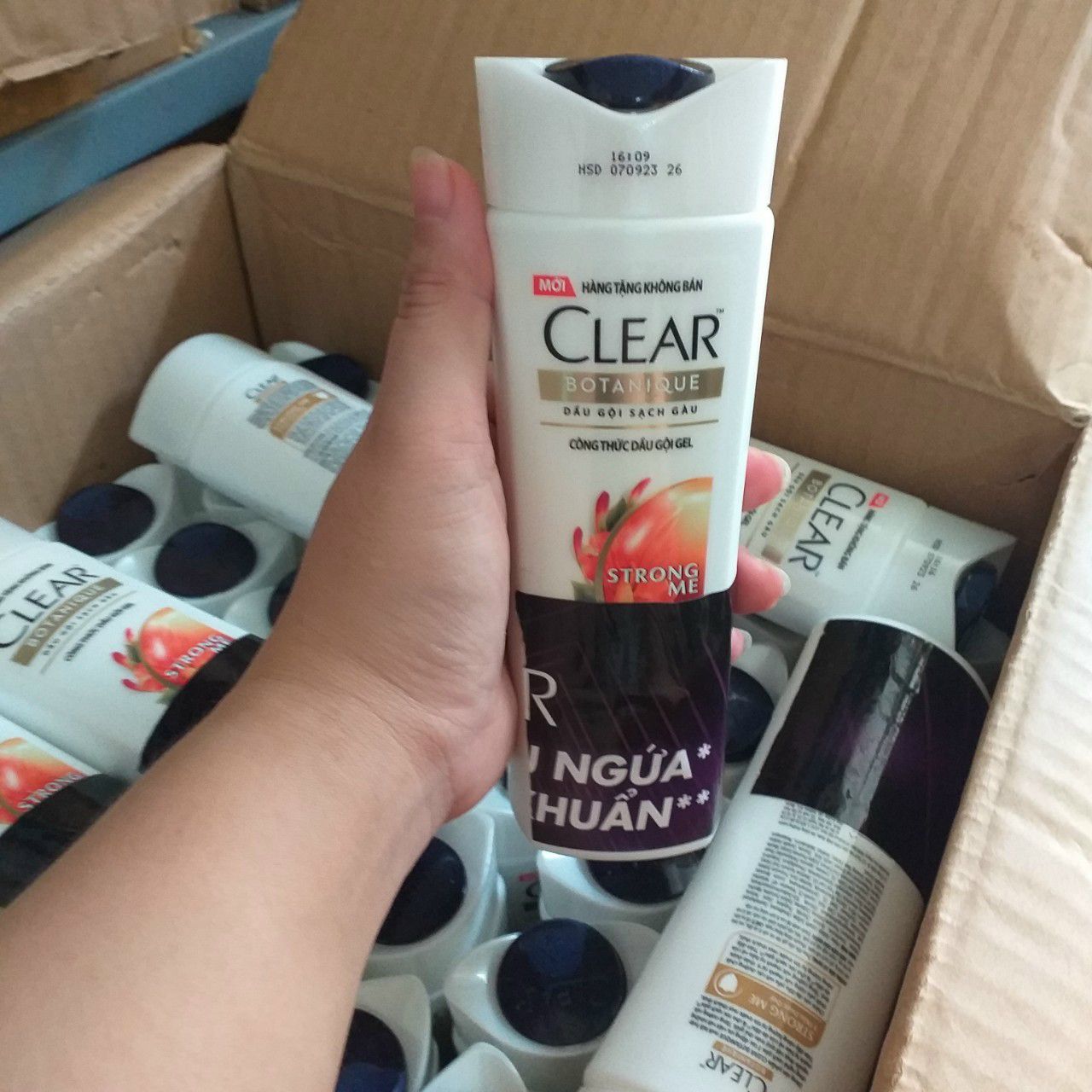 Combo 2 chai dầu gội Clear Thảo Dược 140 gr/chai