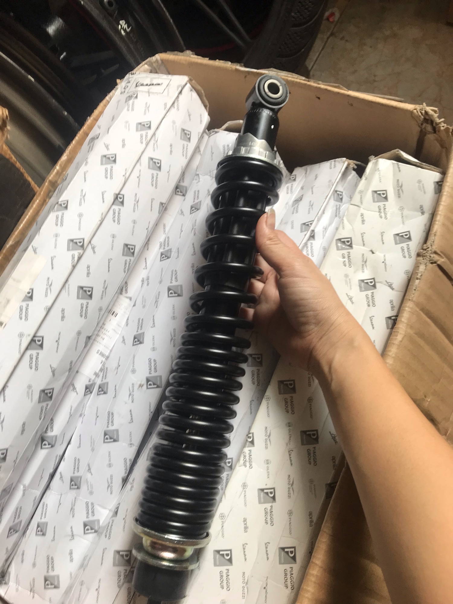 Phuộc sau xe Vespa Primavera/ Sprint hãng
