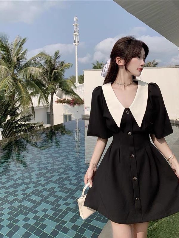 ĐẦM XÒE CÓ CỔ ĐÍNH NÚT NHẸ NHÀNG