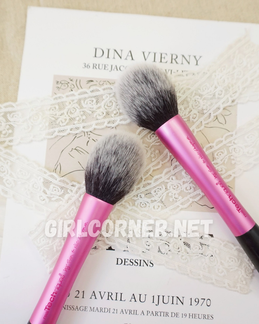 Cọ má hồng Real Techniques ( Brush Blush)