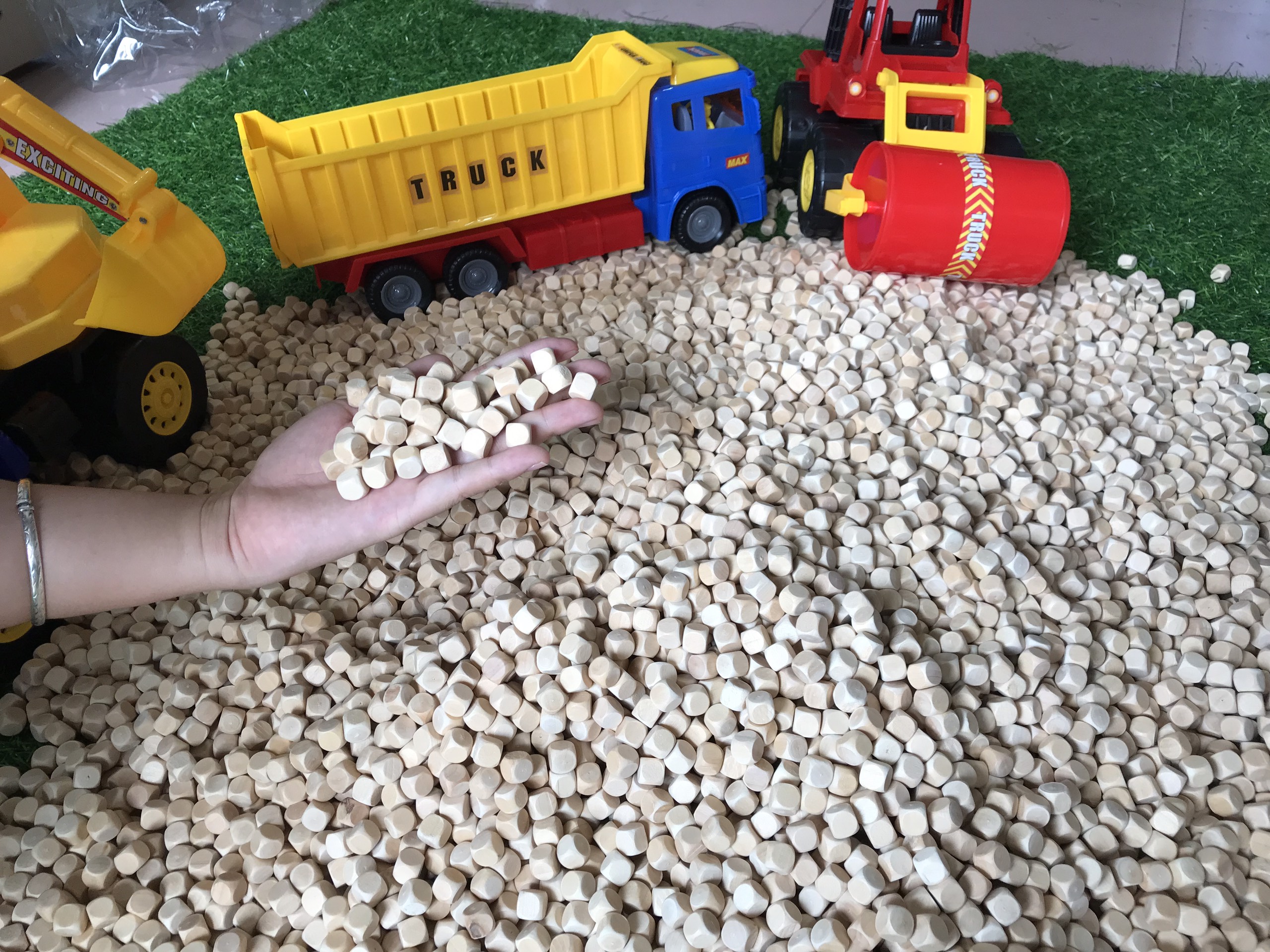 Play wood beads for baby excavator cat put jewelry fun wooden beads safety for baby