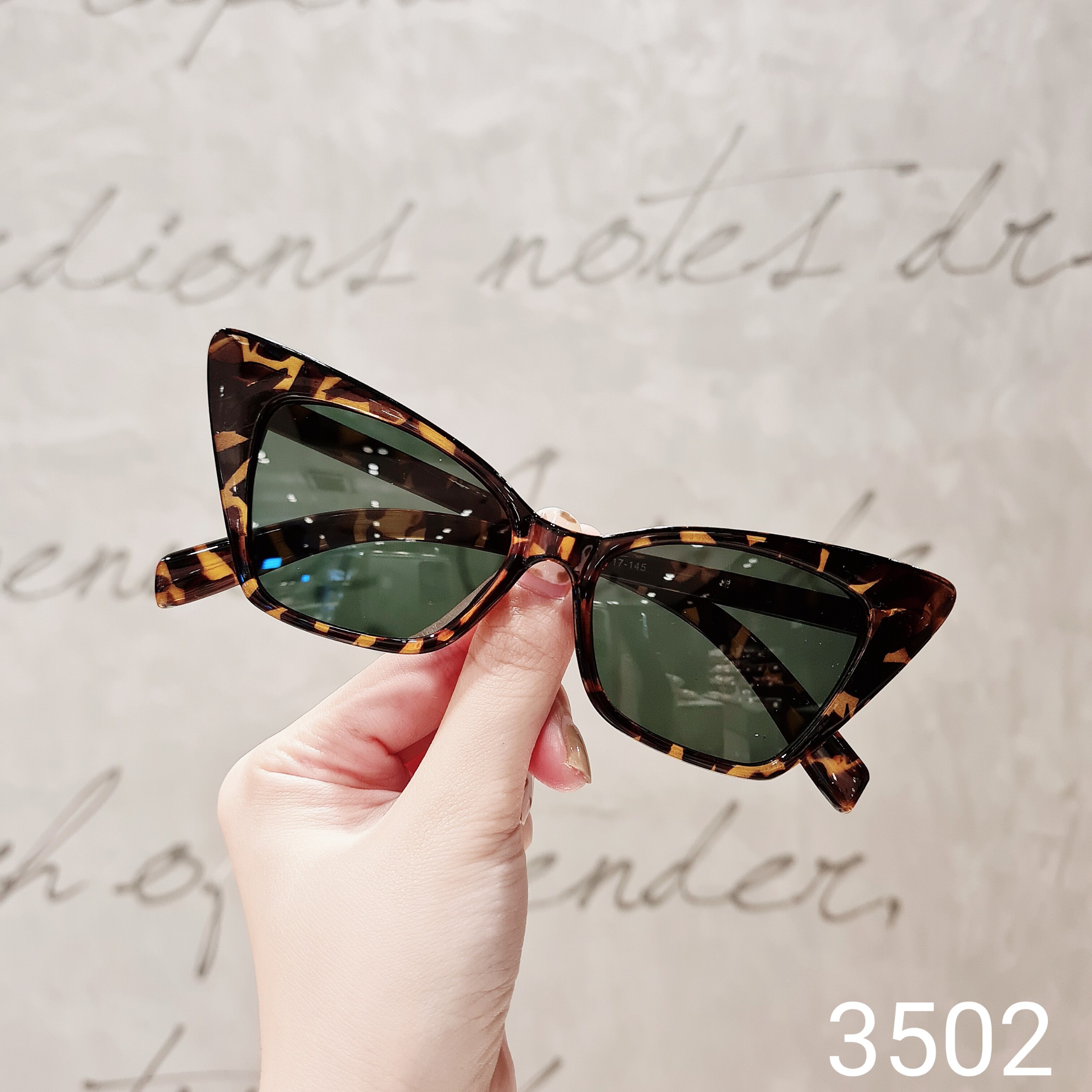Kính Râm Nữ Mắt Mèo Cá Tính 3502 kèm quà
