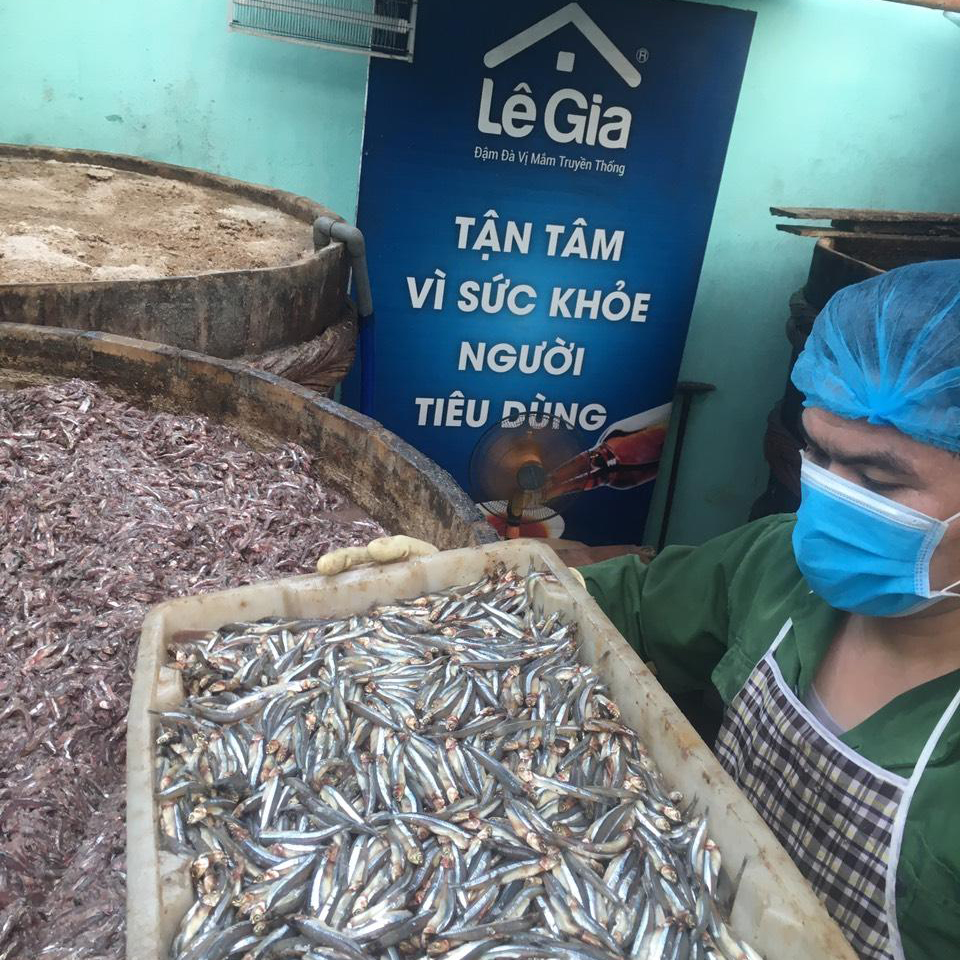 Nước mắm cá cơm Lê Gia chai nhựa pet 650ml