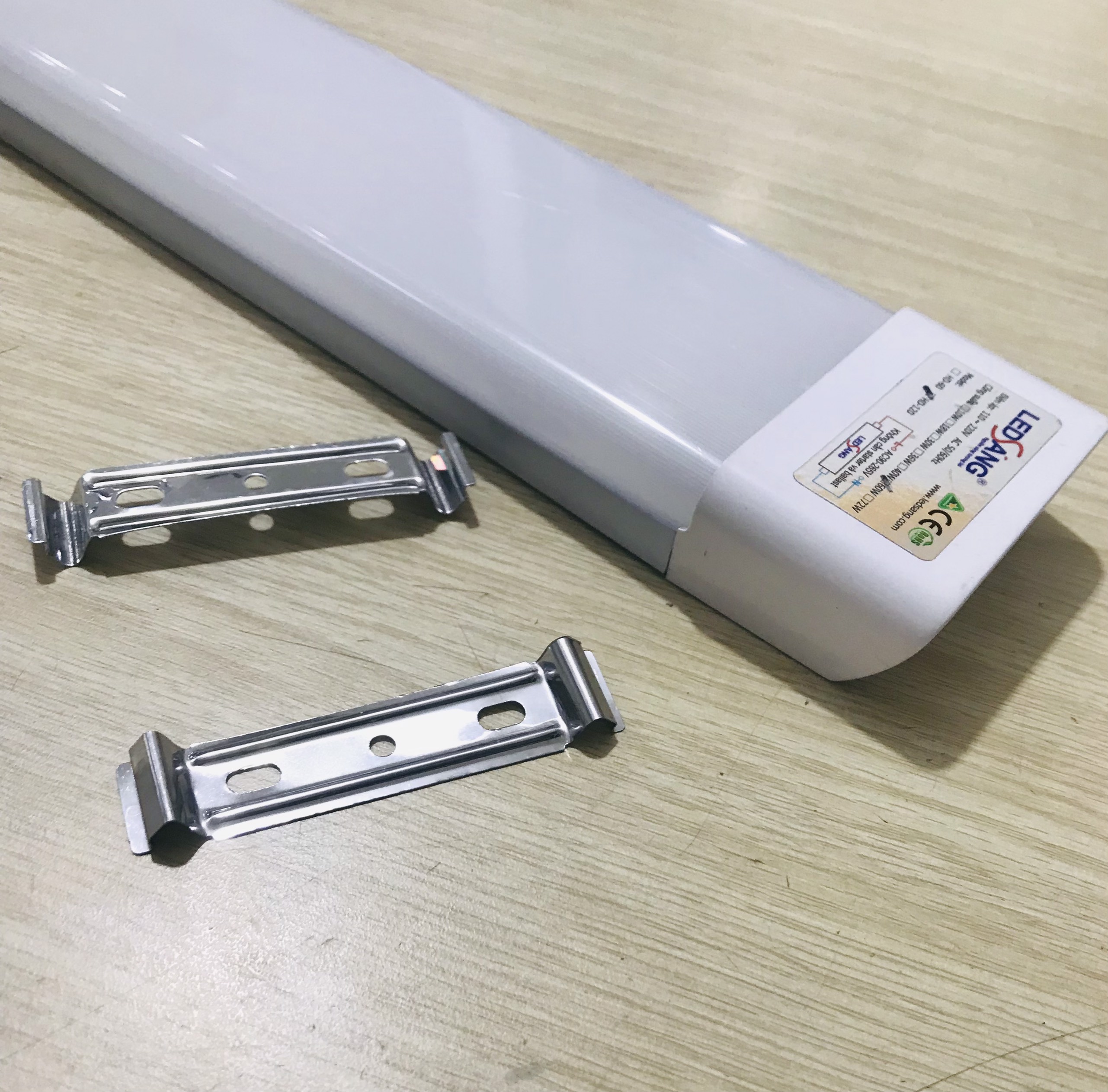 Đèn tuýp Led chống bụi 1.2m 40w - 60w - Đèn led bán nguyệt 1.2m - Bóng đèn led 1.2m siêu sáng - Bóng đèn led 0.6m siêu sáng