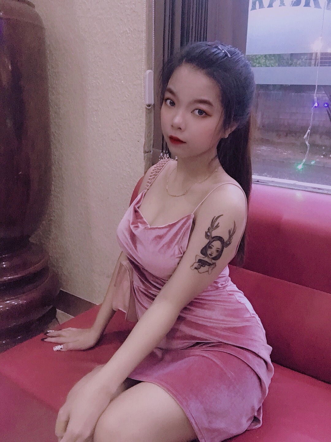 đầm 2 dây nhung cổ đổ hở lưng sexy
