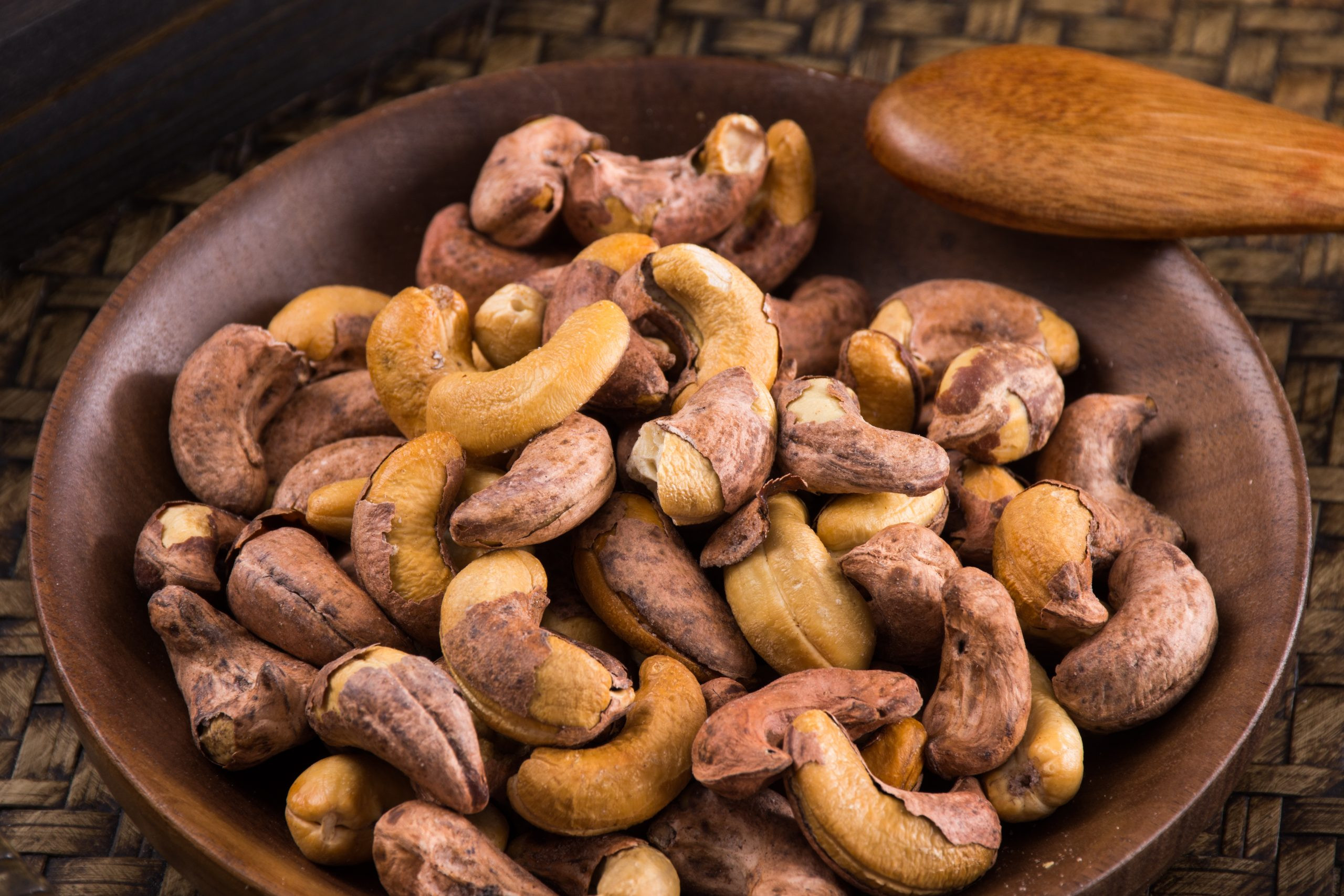 Điều Lụa Rang Muối -SALTED SKIN CASHEW The Nuts Valley