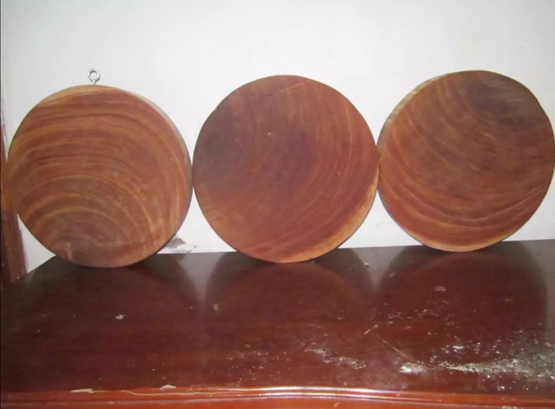 Thớt gỗ Nghiến. Đường kính 26-27cm. Dày 3,5cm. Cam kết không lỗi nhỏ