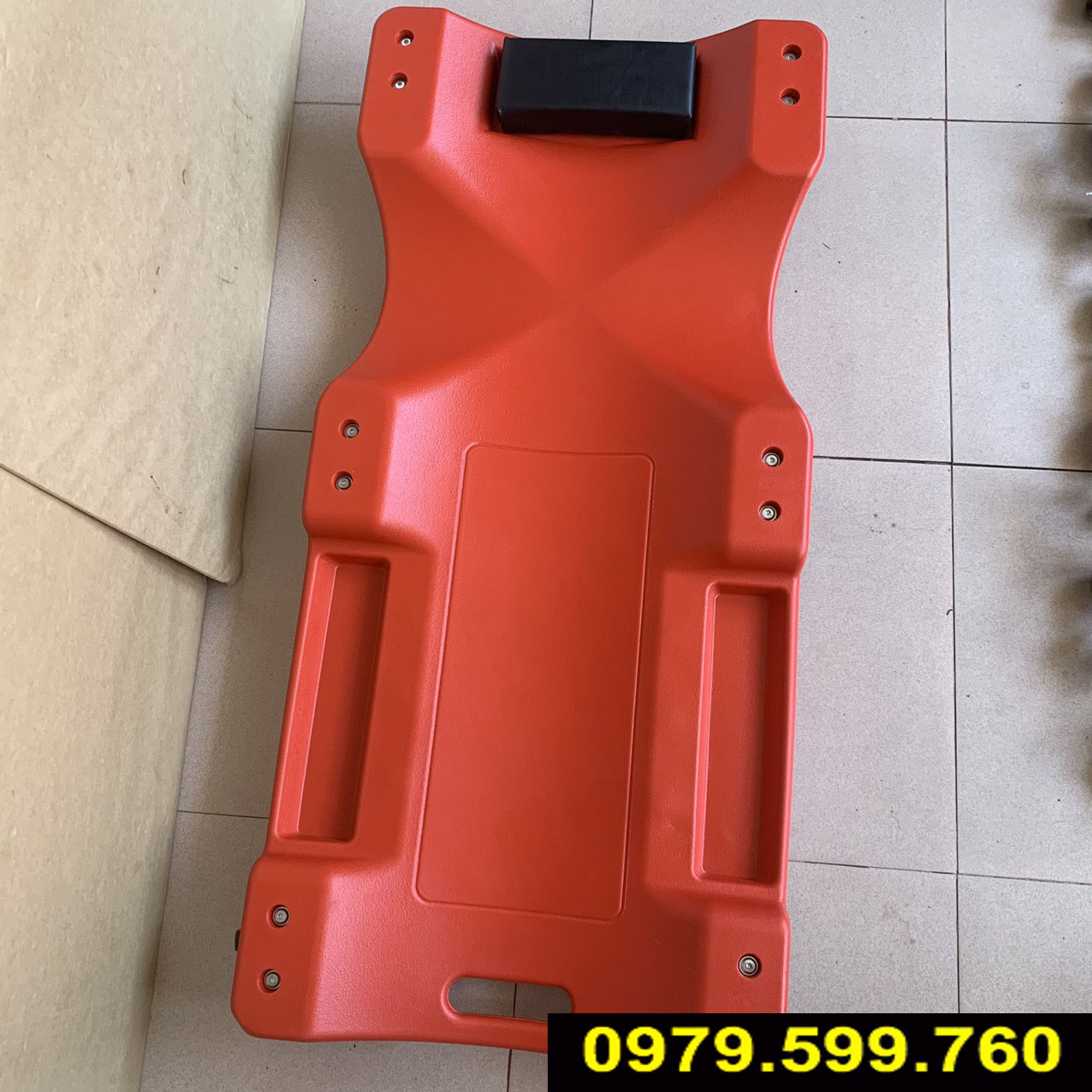 Xe nằm chui gầm sửa chữa ô tô