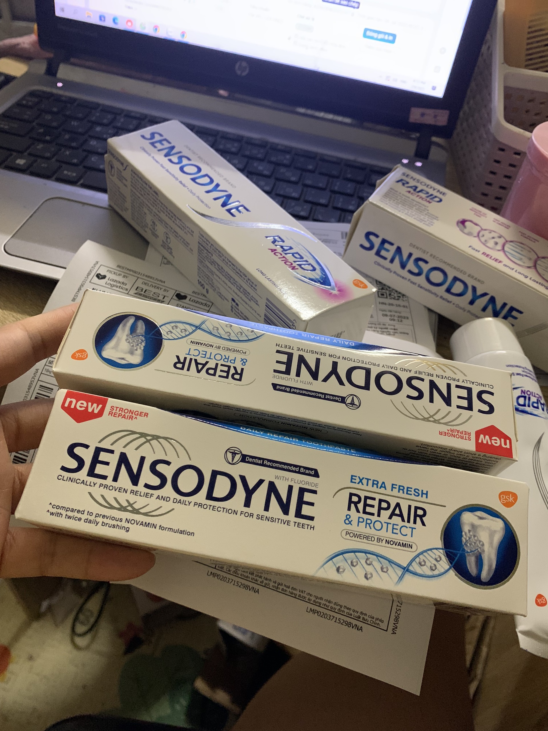 Kem đánh răng Sensodyne Rapid Action