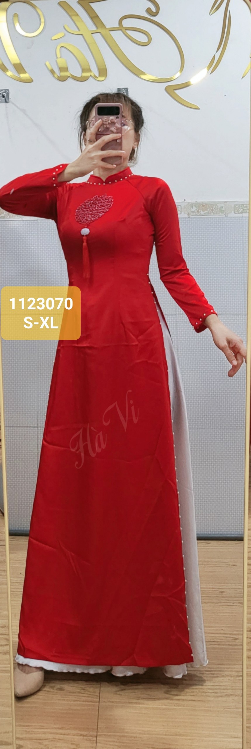Áo dâu chất nhung và lụa đính ngọc (áo)