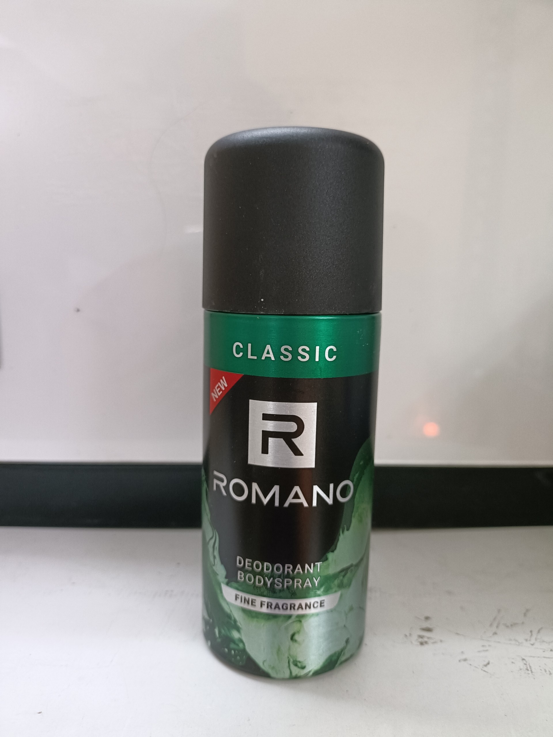 [HCM]Xịt khử mùi toàn thân Romano Classic 150ml
