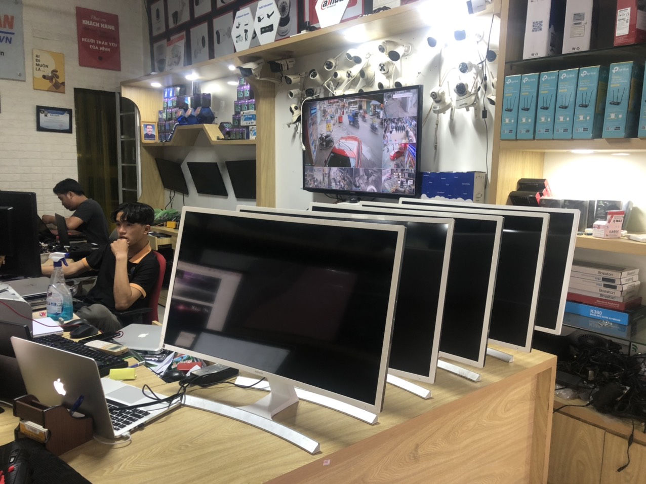[HCM]Bán Màn Hình Cong 32IN Samsung S32E591C ..!