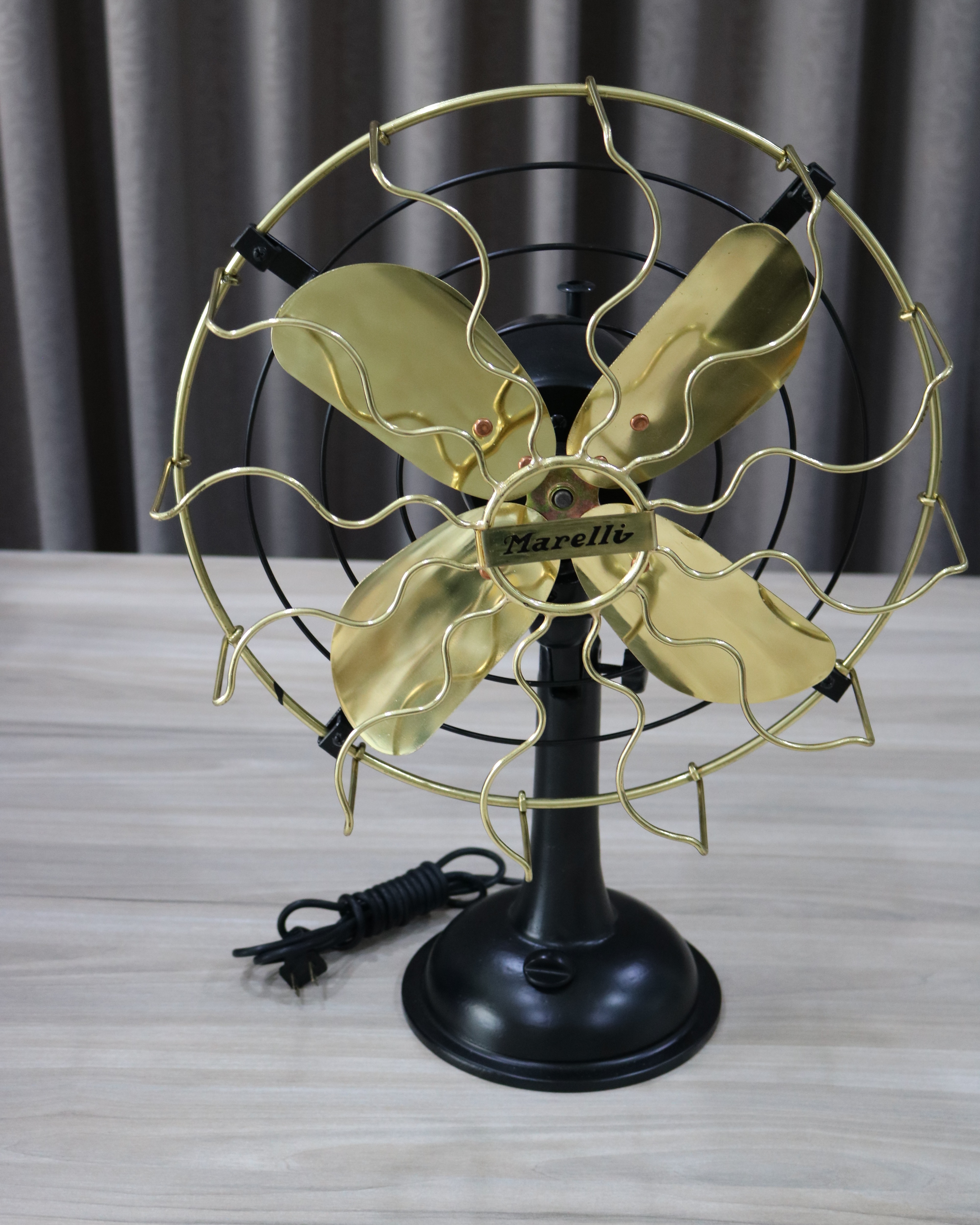 Quạt bàn kiểu cổ Kim Thuận Phong BC300 (Đen)