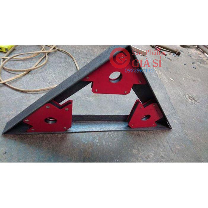 Ke Goc Nam Châm Lưc Hut 33Kg
