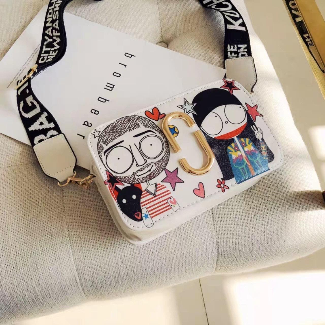 [HCM]TÚI HỘP ĐEO CHÉO IN HÌNH DỄ THƯƠNG CAO CẤP CHERYSHOP94 MS77