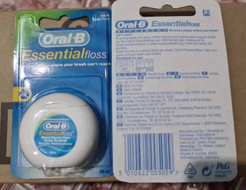 Chỉ Tơ Nha Khoa Oral-B Essential Floss 50m