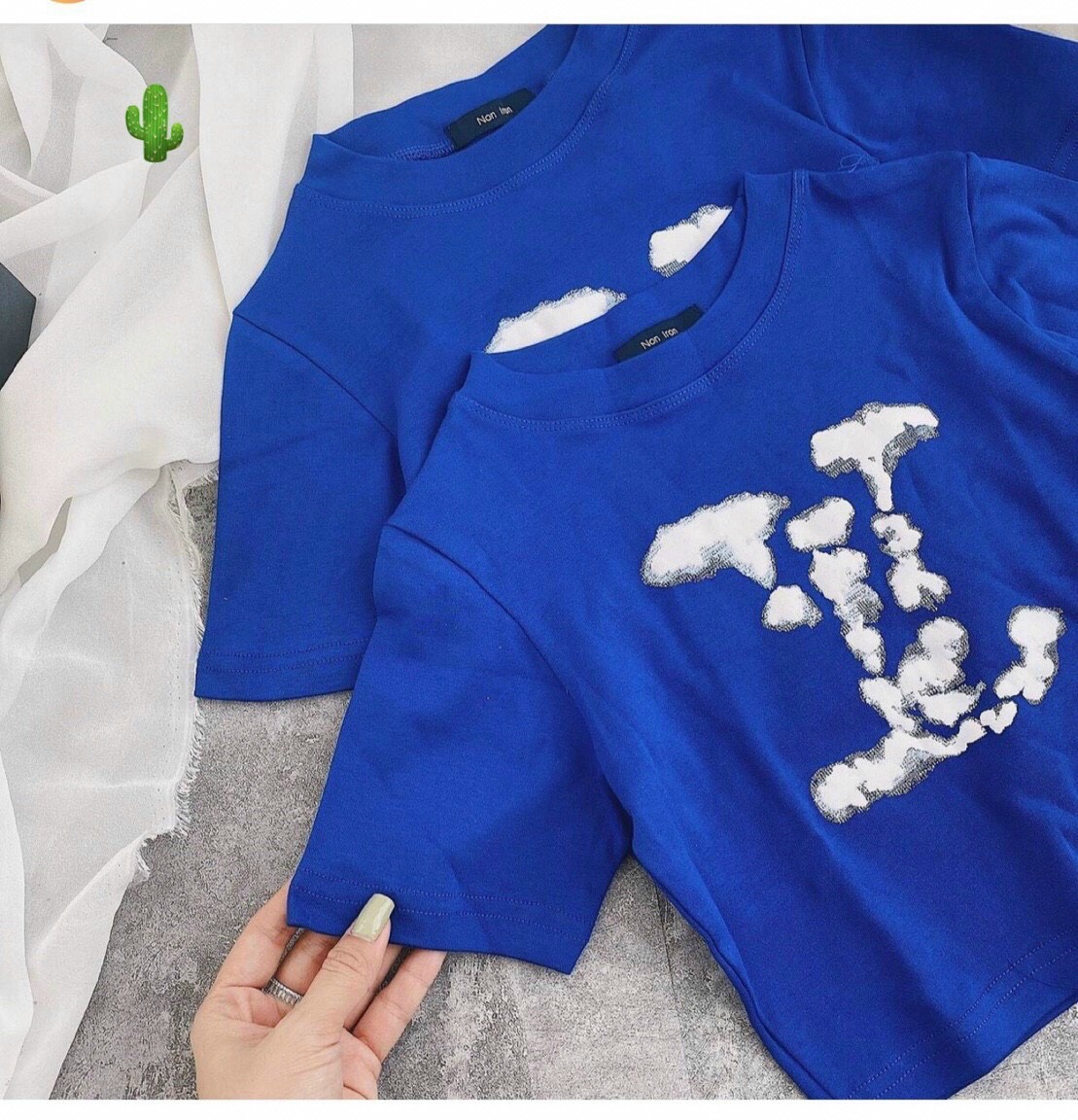 Áo thun form croptop kiểu cổ tròn in chữ wl
