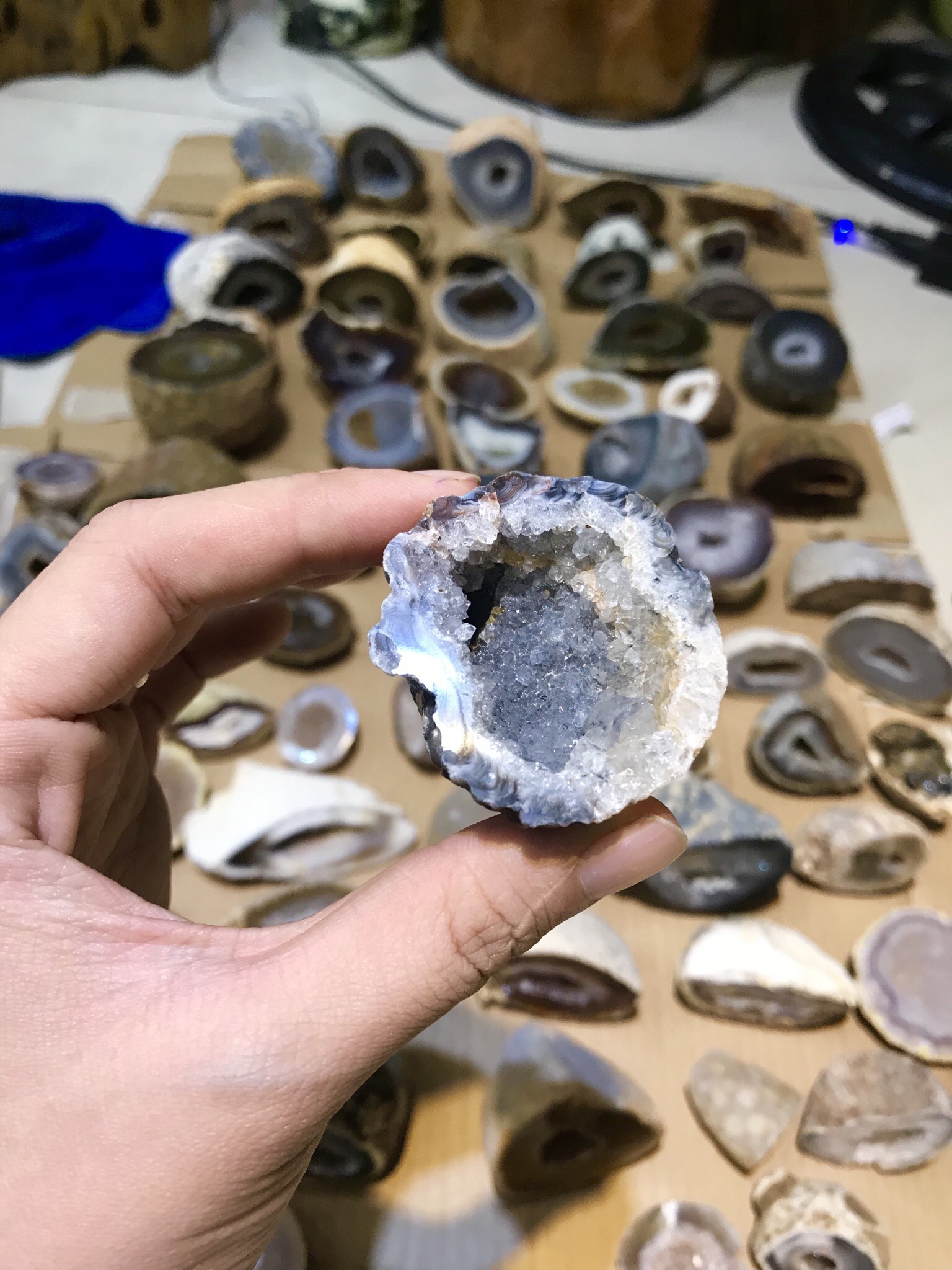 [HCM]Hốc mã não mini size trung bình 4x4 cm  trang trí hồ cá sưu tầm (Số lượng 1 sản phẩm - giao ngẫu nhiên)