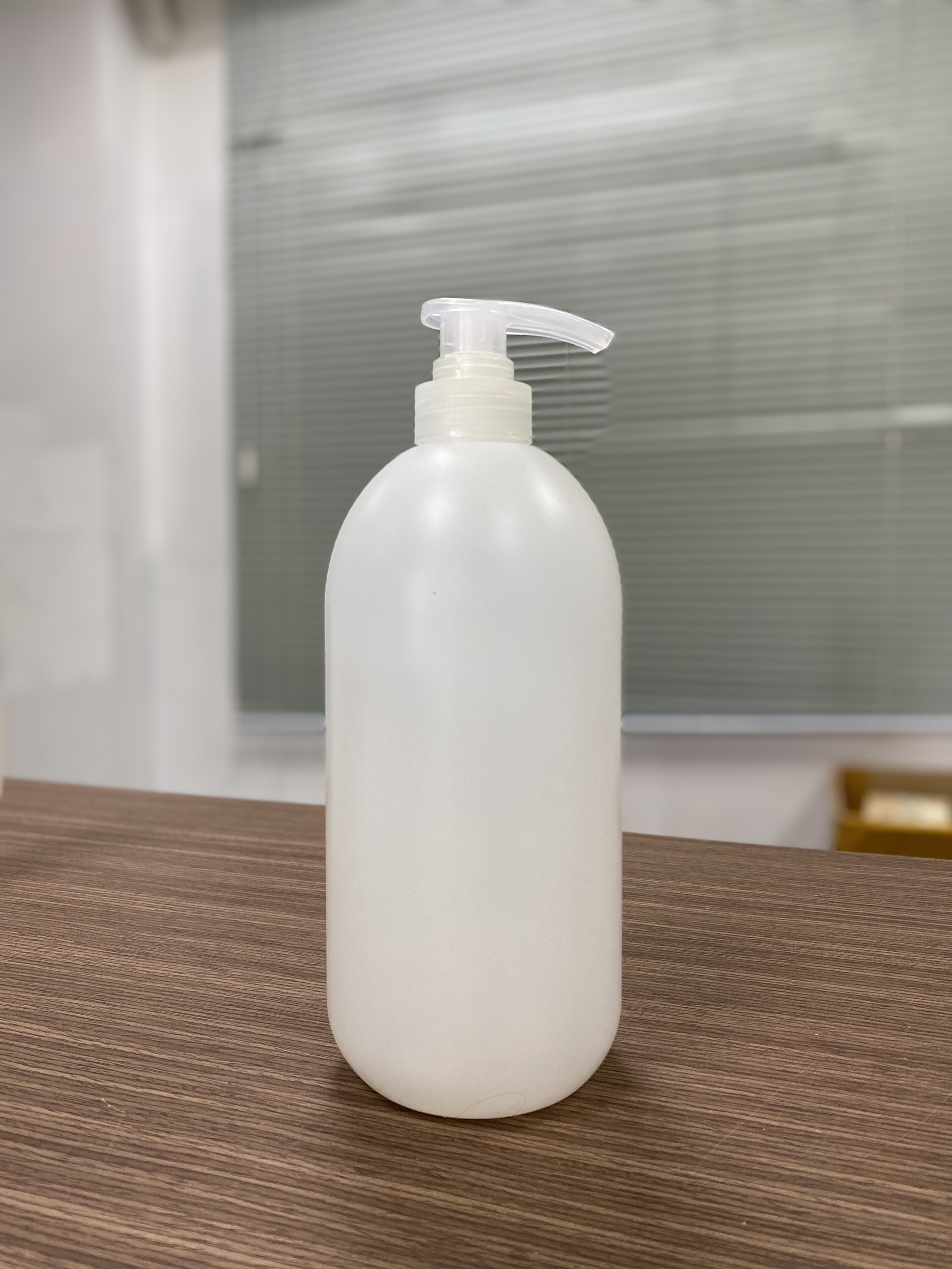Chai nhựa HDPE 1000ml (hàng loại 1) có vòi nhấn