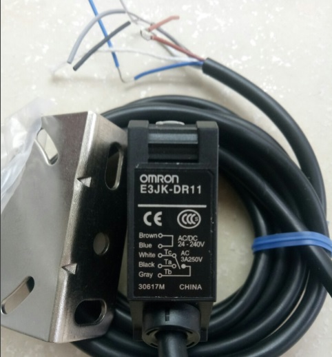 Cảm biến quang Omron E3JK-DR11-C 2M