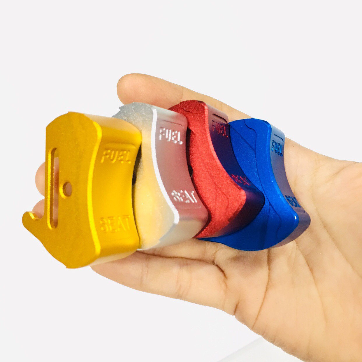 NÚM SEAT CNC BẬT MỞ YÊN CHO XE MÁY