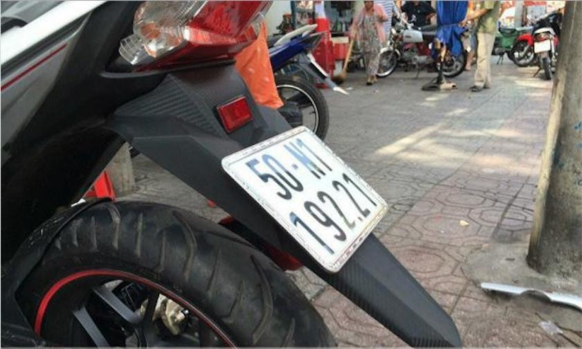 Dè chắn bùn sau FZ150i cho Winner