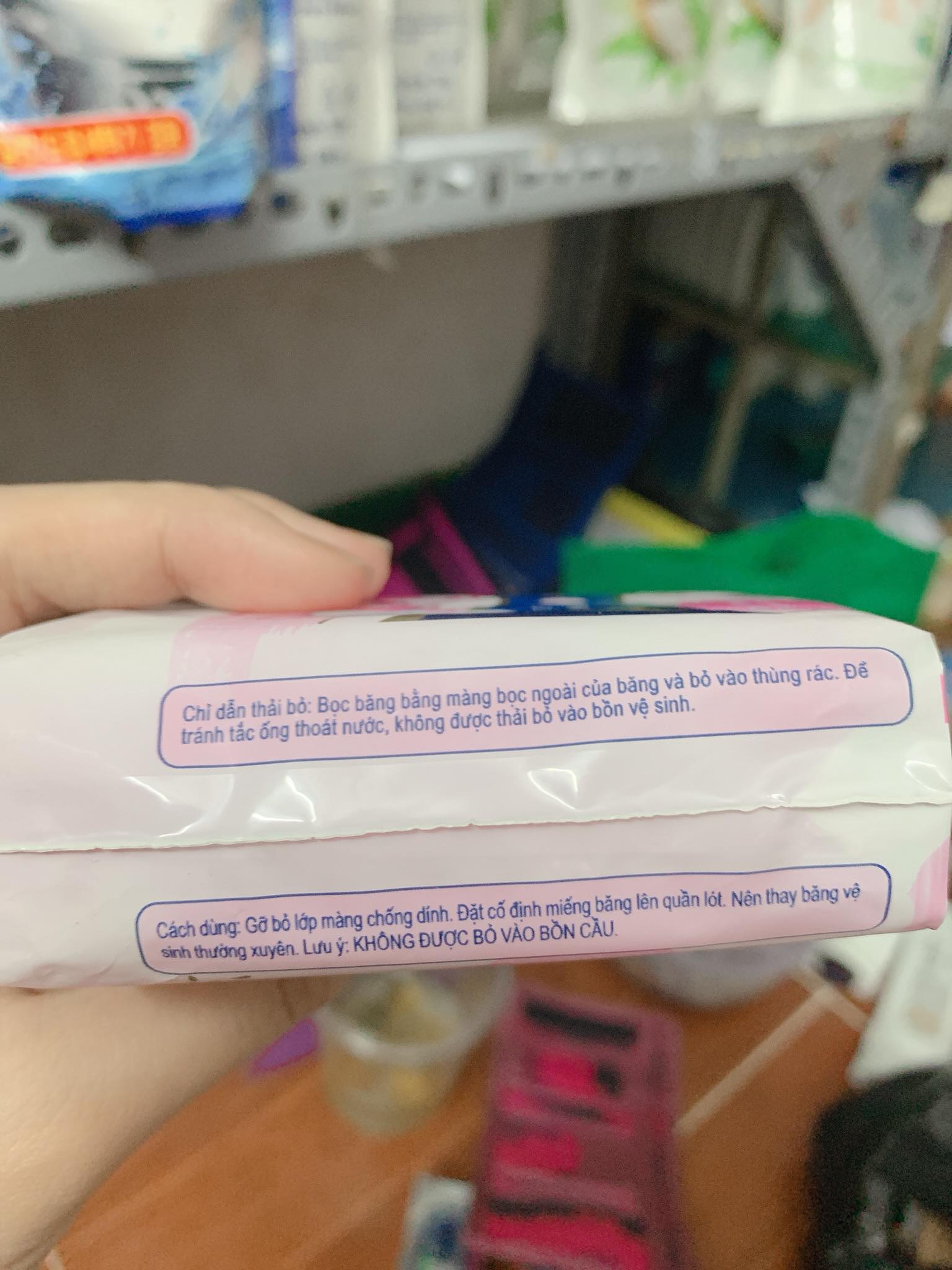 Băng Vệ Sinh WHISPER Ban Ngày Có Cánh