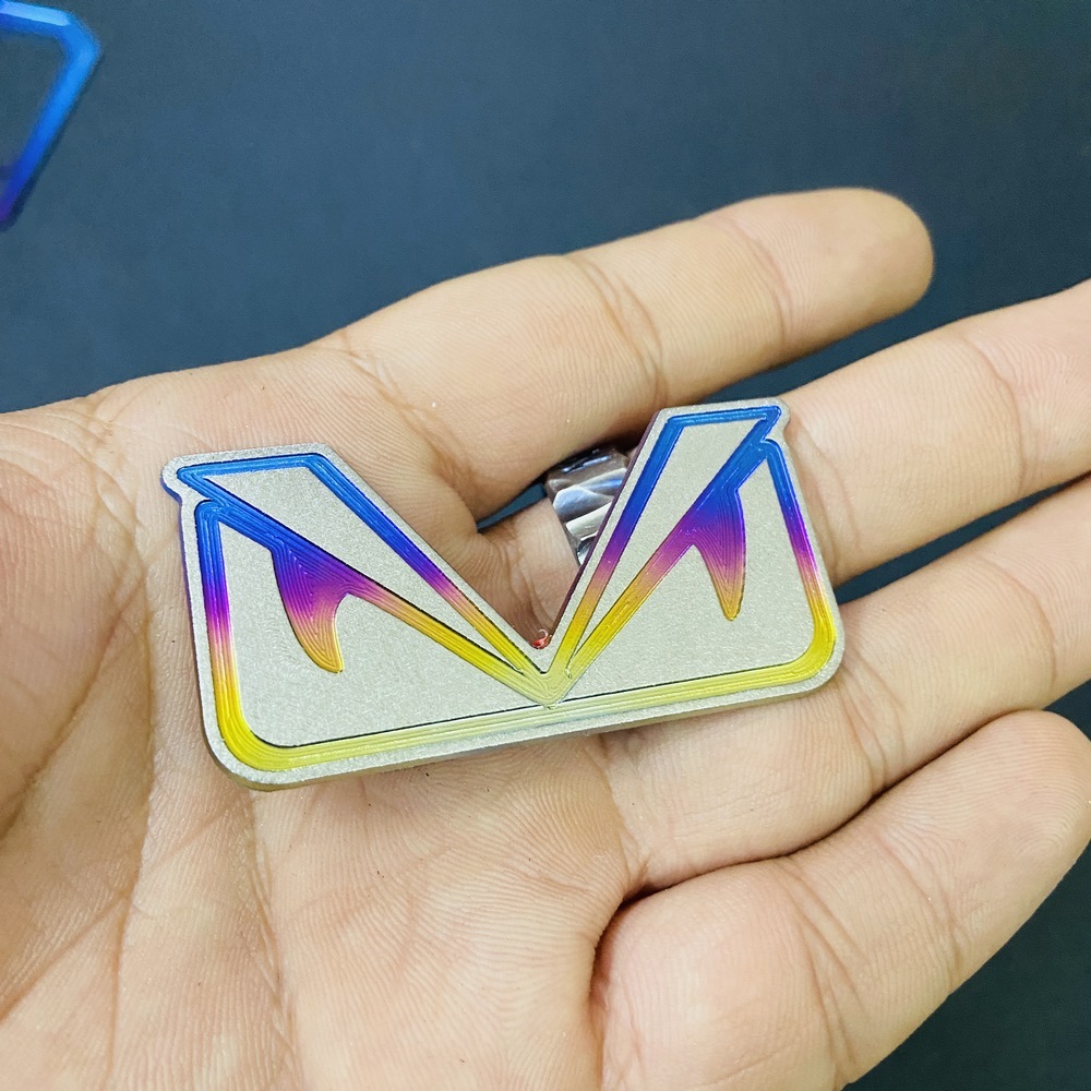 TEM DÁN XE MÁY TITANNIUM HOẠT HÌNH MẮT CÚ SIÊU ĐỘC ĐÁO (MÀU 7 MÀU) tem dán xe 2 con mắt