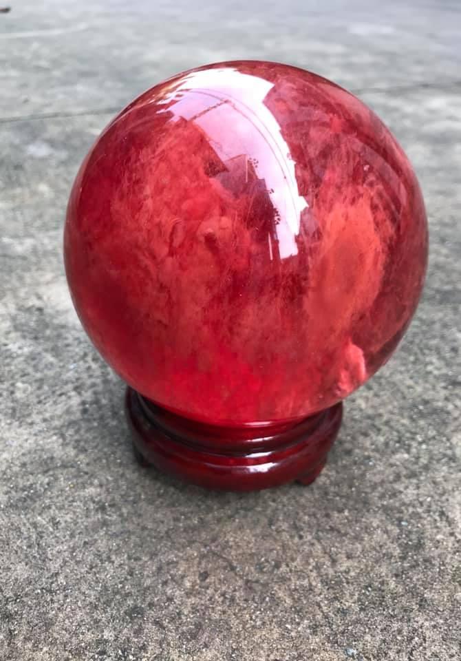 [HCM]QUẢ CẦU PHONG THỦY ĐÁ NÚI LỬA ĐÓ ĐƯỜNG KÍNH 15P- TẶNG KÈM CHÂN ĐẾ