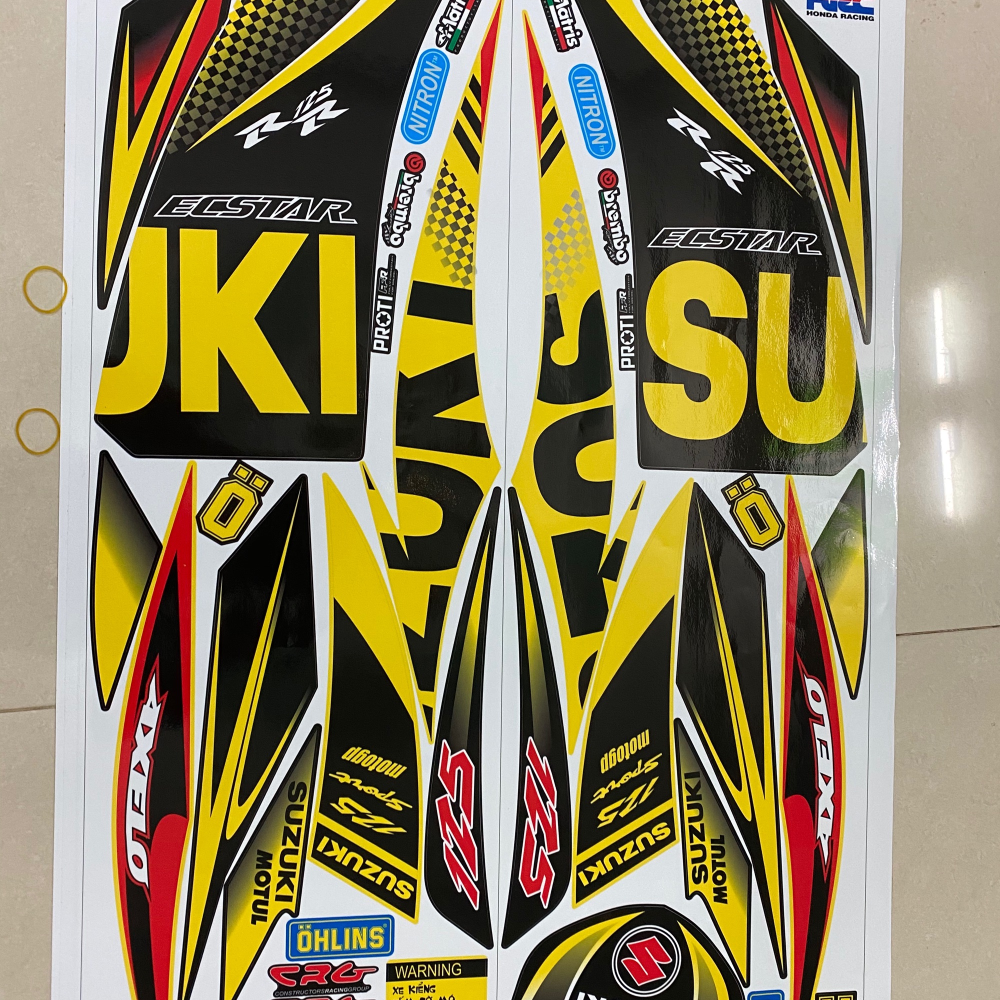 [ QUÍ KHÁCH VUI LÒNG MANG TEM RA TIỆM CHO THỢ DÁN] TEM RỜI Axelo chữ Suzuki vàng đen